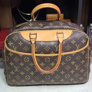 SOLD! Authentic Deuville DC VI0929